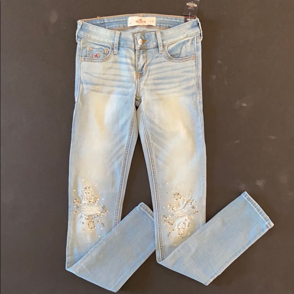 NWT 🏷👖Hollister Skinny Jeans (bedazzled)